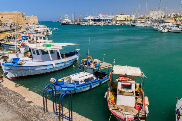 05.20.16. Héraklion, Crète, Grèce. Une vue sur le magnifique port — Photo
