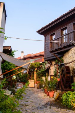 Muhteşem manzarası eşliğinde sahil köyü