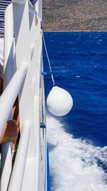 Güzel mavi deniz, doğanın güzelliği.