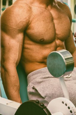 Güçlü bir adam bir fitness Club