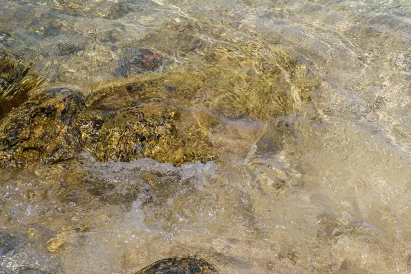 돌으로 아름 다운 해변 — 스톡 사진