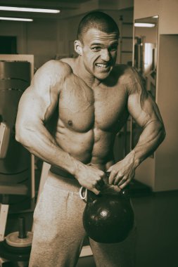 Adam ağırlık vasıl belgili tanımlık jimnastik salonu ile nişanlandı