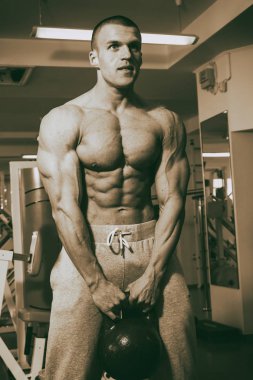 Adam ağırlık vasıl belgili tanımlık jimnastik salonu ile nişanlandı