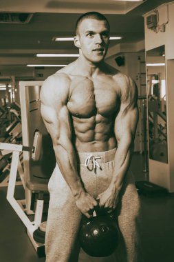 Adam ağırlık vasıl belgili tanımlık jimnastik salonu ile nişanlandı