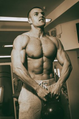 Adam ağırlık vasıl belgili tanımlık jimnastik salonu ile nişanlandı