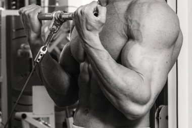 Eğitimli bir adam bir fitness Club