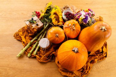 Bal kabağı ile natürmort. Sonbahar natürmort bir Halloween onları