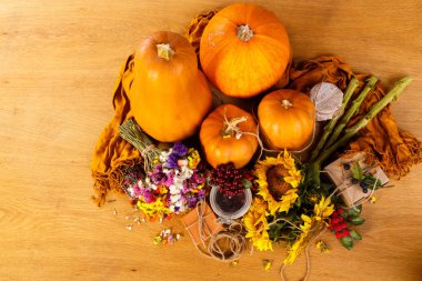 Bal kabağı ile natürmort. Sonbahar natürmort bir Halloween onları