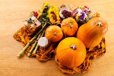 Bal kabağı ile natürmort. Sonbahar natürmort bir Halloween onları