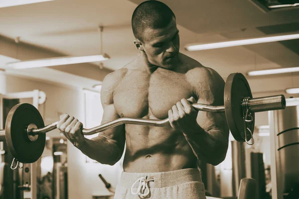 Entrenamiento en el gimnasio — Foto de Stock