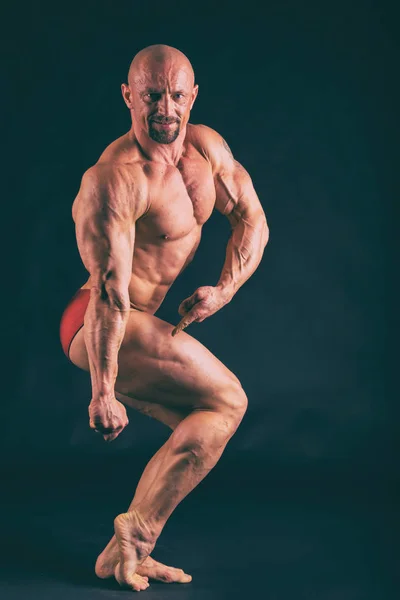 Güçlü atletik erkek Fitness modeli gövde gösterme — Stok fotoğraf