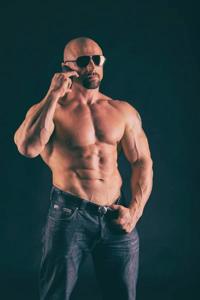 Erős sportos férfi Fitness modell törzs találat — Stock Fotó