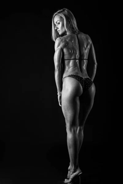 Фітнес жінка в сексуальному спортивному одязі — стокове фото