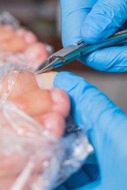 Pedikür portre. kütikül kaldırma