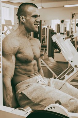 Eğitimli bir adam bir fitness Club