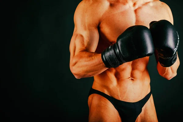 Uomo in guantoni da boxe — Foto Stock