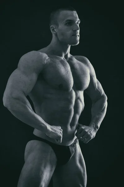 Férfi erejét fitness. Jóképű férfi. — Stock Fotó