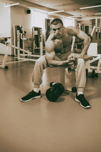 Men's strength fitness. Handsome man. — Stock Photo, Image