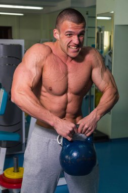 Adam ağırlık vasıl belgili tanımlık jimnastik salonu ile nişanlandı