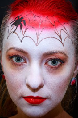 Dişi vampir makyaj