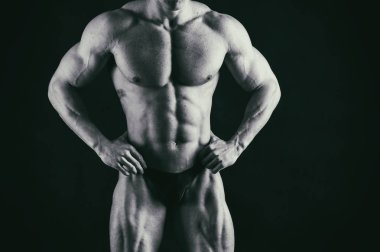 Gösterilen onun sırt ve pazı kas, kişisel fitnes vücut geliştirmeci