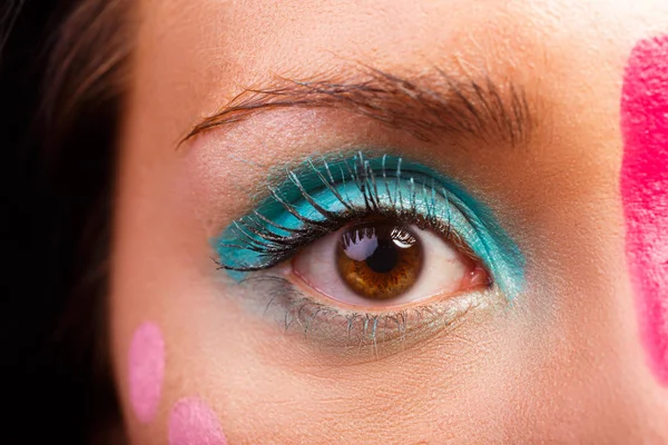 Jasne oko make-up zbliżenie — Zdjęcie stockowe