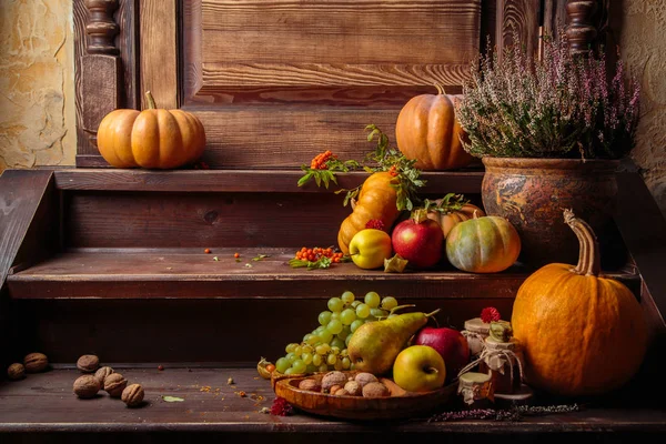 Bodegón de otoño con calabazas — Foto de Stock
