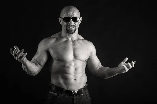 Powerful bodybuilder on a black background — Stock Photo, Image