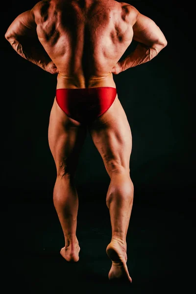 Het lichaam is gespierd bodybuilder — Stockfoto