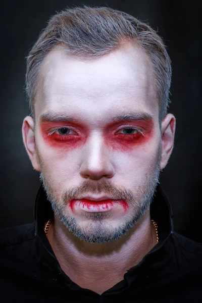 男人吸血鬼化妆 — 图库照片