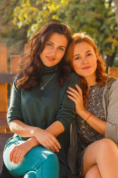 Girlfriends in autumn park — Stock Photo, Image
