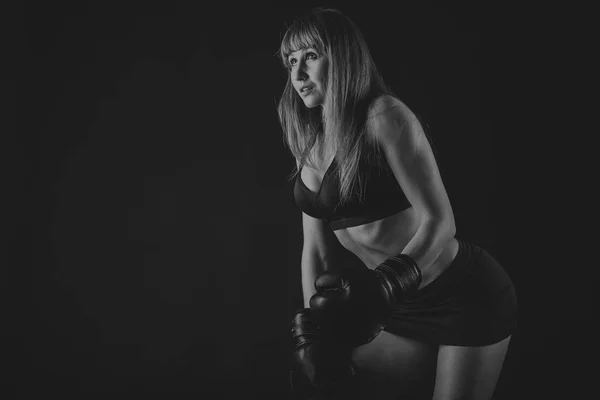 Güzel kadın, egzersiz, seksi vücut — Stok fotoğraf