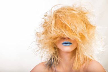 Yaratıcı makyaj ve saç