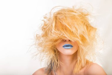 Yaratıcı makyaj ve saç