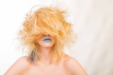 Yaratıcı makyaj ve saç