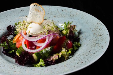 Peynir philadelphia ile sebze salatası