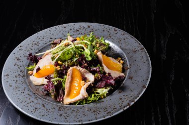 Bir tabak salataya Türkiye.