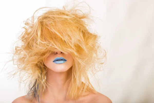 Maquillaje creativo y cabello — Foto de Stock