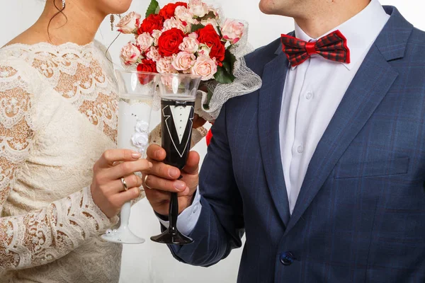 Mariée et marié avec champagne — Photo