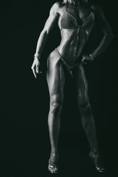 Belo corpo feminino muscular — Fotografia de Stock