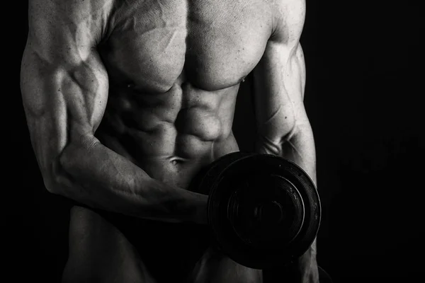 Schöner männlicher Bodybuilder — Stockfoto