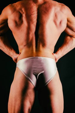 siyah bir arka plan güzel vücut geliştirmeci