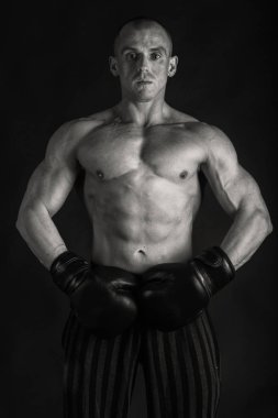 Eğitimli bir adam. Vücut geliştirme