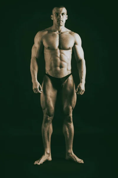근육 질의 남자 몸입니다. 결과 보디 빌딩 운동 — 스톡 사진