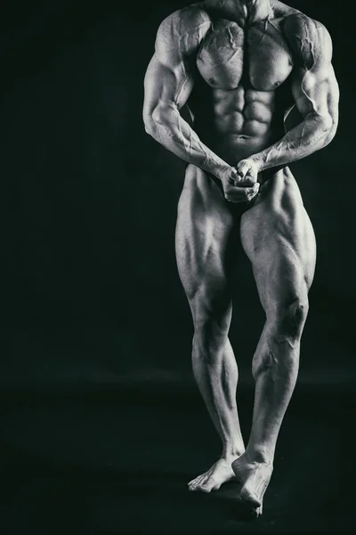 Cuerpo masculino muscular. Resultados ejercicios de culturismo — Foto de Stock