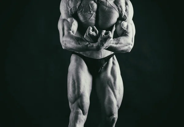 Izmos férfi test. Eredmény testépítés edzések — Stock Fotó