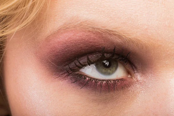 Beautiful female eye close-up, make-up — Stock Photo, Image