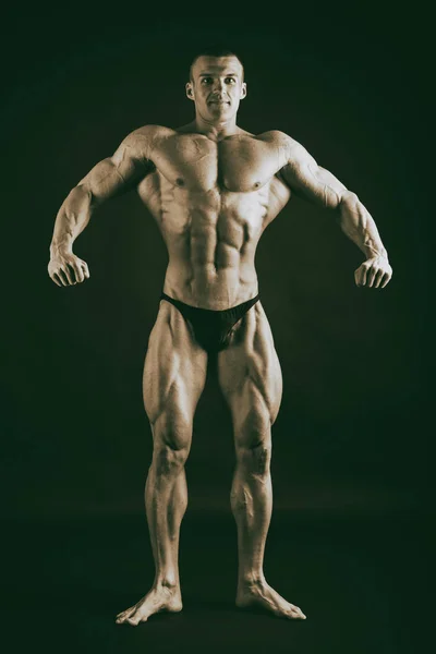 Όμορφη αρσενικό σώμα. Η έννοια του bodybuilding — Φωτογραφία Αρχείου