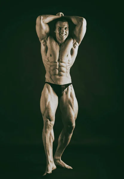 Ein ausgebildeter Mann. Bodybuilding — Stockfoto