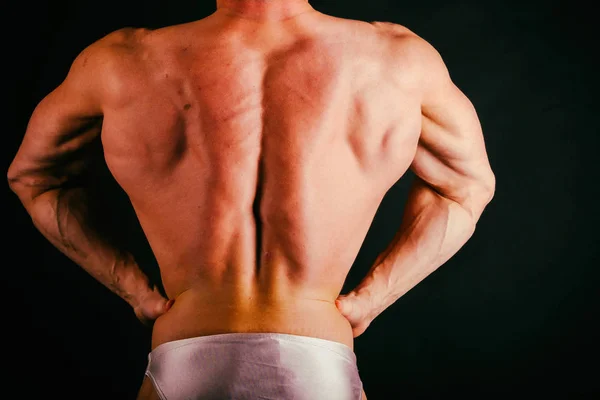 Um homem treinado. Construção de corpos — Fotografia de Stock